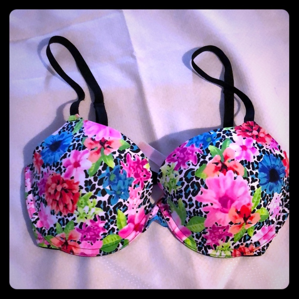 PINK Victoria’s Secret Where everywhere Demi bra